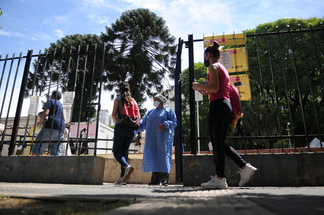 Hay por el momento 2.036 personas internadas en Unidades de Terapia Intensiva