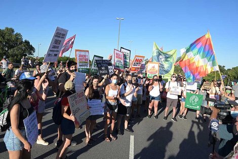 Una de las consignas de los manifestantes es "Basta de Quemas".  (Fuente: Sebastián Granata)