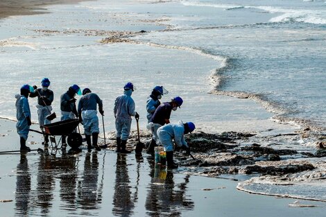 Derrame de petróleo en Perú: Quedó contaminado el equivalente a 270 canchas de fútbol