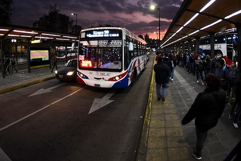 Esta noche no habrá servicio nocturno de colectivos en el conurbano  