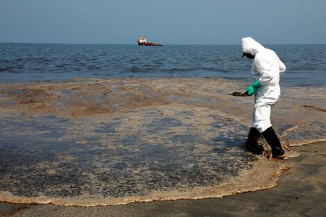 Detectaron un segundo derrame de petróleo en la refinería de Repsol en Perú