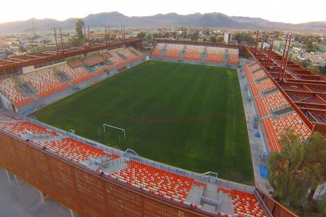 El estadio de Calama, también conocido como "El Infierno", espera a la Selección a sus 2200 metros de altura.