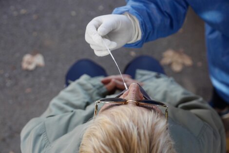 En la provincia de Buenos Aires solo se hisopará a mayores de 60, personas de riesgo o embarazadas