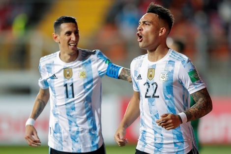 Lautaro grita el segundo con Di María, autor del primero  de Argentina ante Chile