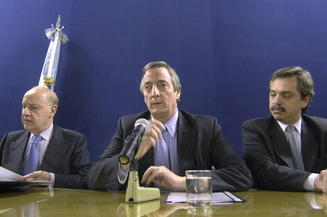 Kirchner, junto a Lavagna y Fernández, el 10 de septiembre de 2003, al anunciar el acuerdo con el FMI. (Fuente: NA)