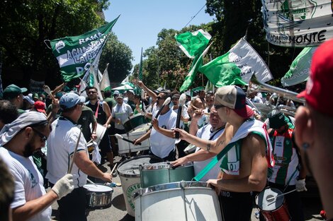 Protesta de Camioneros frente a la Embajada de Chile