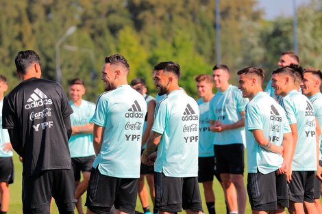 El plantel regresó a los entrenamientos de muy buen humor tras el triunfo en Chile (Fuente: Prensa AFA)