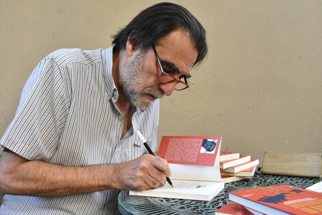 Oche Califa: "Este libro es un pedazo de mundo"