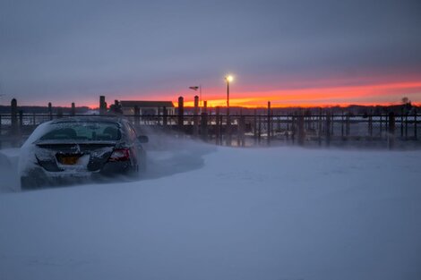 La poderosa tormenta de nieve provocó cortes de energía, caos de tránsito, la suspensión de servicios de trenes y la cancelación de casi 4700 vuelos.  (Fuente: AFP)