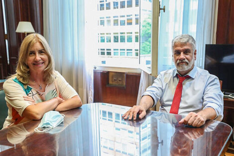 Liliana Schwindt junto al secretario Roberto Feletti.