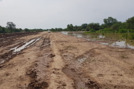 El Pilcomayo desbordó en varios lugares y temen que corte la ruta 54