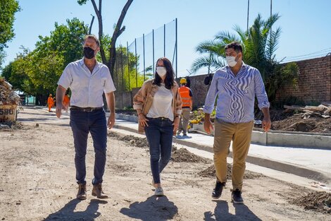 Soledad Martínez recorrió las obras de renovación en el Paseo de la Costa