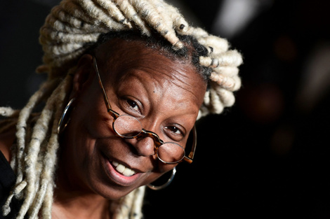 Whoopi Goldberg fue suspendida de su programa por decir que el Holocausto "no tuvo que ver con la raza"