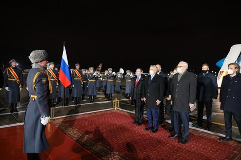 El presidente Alberto Fernández a su arribo a Rusia para el encuentro con Vladimir Putin