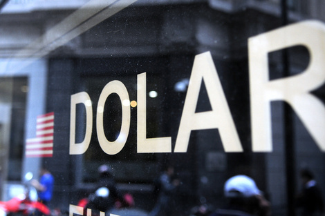 El dólar blue bajó a $ 214