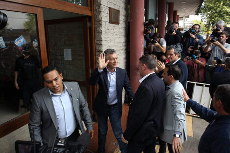 El expresidente Mauricio Macri a la salida del juzgado federal de Dolores. 