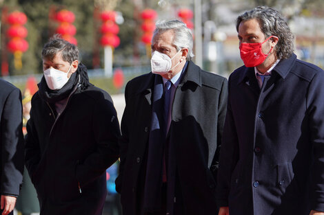 Alberto Fernández junto al gobernador Axel Kicillof y el canciller, Santiago Cafiero