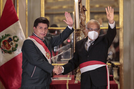 El Presidente Castillo con el nuevo jefe de Gabinete, Aníbal Torres.