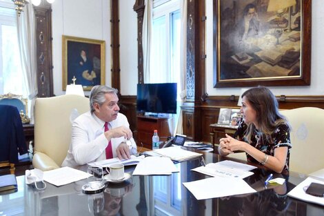 Alberto Fernandez con la titular de Anses, Fernanda Raverta