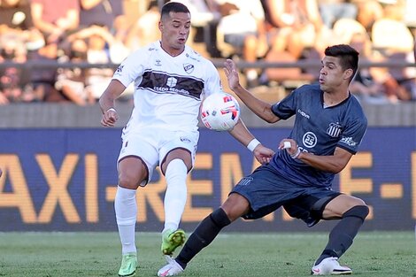 No se sacaron ventaja en la cancha del Calamar. (Fuente: Fotobaires)