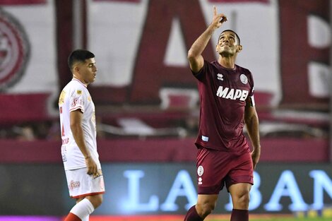 Copa de La Liga: Lanús venció 2 a 0 a Barracas Central