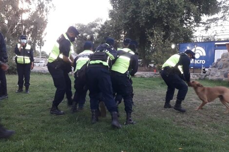 Vecinos del barrio Socorro II fueron agredidos por la policía en una protesta