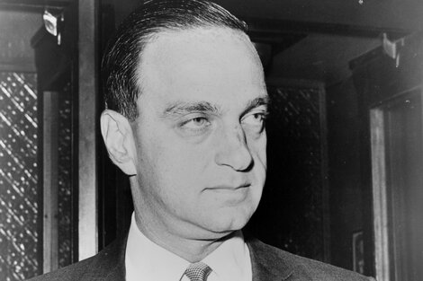 Roy Cohn, un fanático anticomunista que acompañó a Joseph McCarthy y fue abogado de Donald Trump