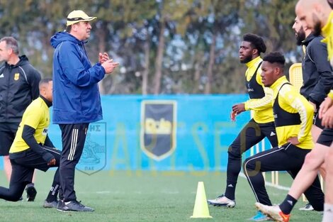 Germán Burgos seguirá su carrera como entrenador en la Superliga de Grecia (Fuente: @ARIS__FC)