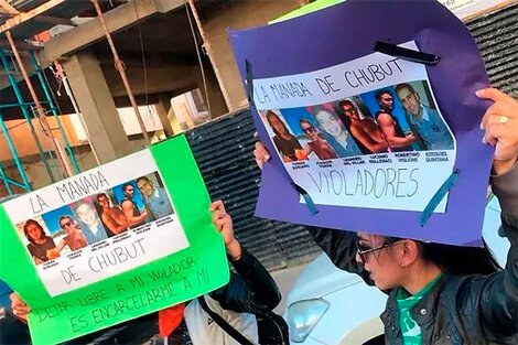 Activistas del movimiento de mujeres acompañaron a la denunciante.