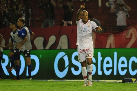 Huracán le ganó a Vélez con goles en dos minutos