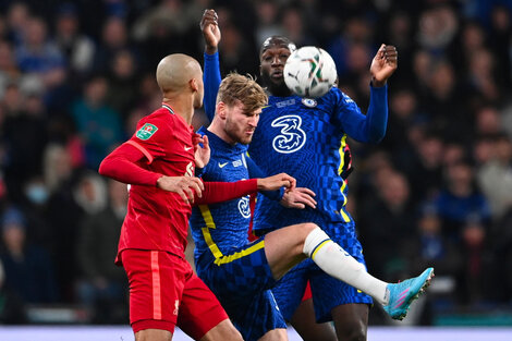 Liverpool venció en los penales a Chelsea y alzó la Carabao Cup