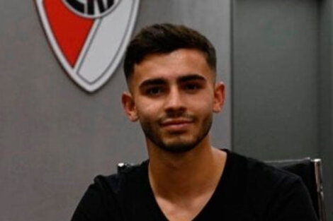 El juvenil Santiago Simón, volante millonario (Fuente: Prensa River)