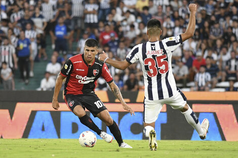 Nicolás Castro hizo el primer gol en el segundo tiempo.  (Fuente: NA)