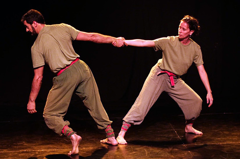 Junto a Verónica y Daniel, las luces diseñadas por Natalia Comino hacen su danza.  (Fuente: Gentileza Briel Blanco)