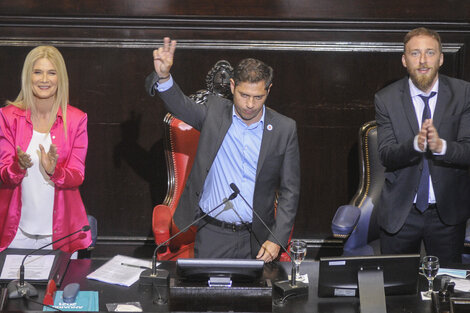 Verónica Magario, Axel Kicillof y Federico Otermín en la Legislatura bonaerense.