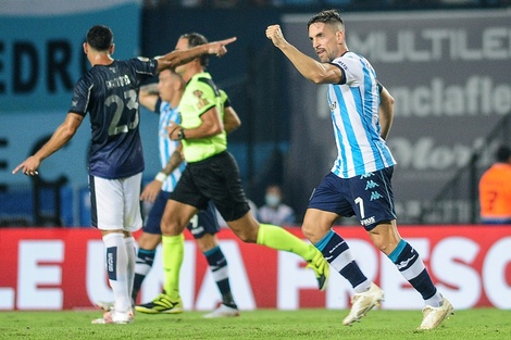 Hauche celebra el gol de la victoria de Racing (Fuente: Fotobaires)