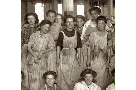 Mujeres trabajadoras textiles de la fábrica Cotton, Nueva York, 1908.