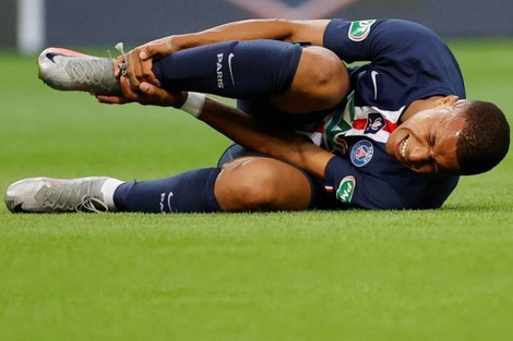 Alarma en PSG: se lesionó Mbappé y está en duda ante el Real Madrid