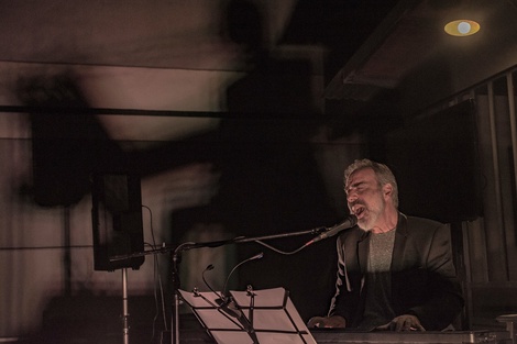 Leo Sujatovich retoma la senda de la improvisación en la terraza del Picadero