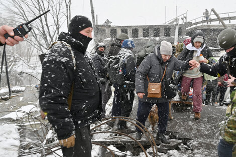 Ucrania evacúa a civiles de las ciudades de Sumy e Irpin y acusa a Rusia de impedirlo en Mariupol