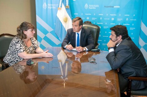 Natalia D'Alessandro junto a Martín Soria y Martín Mena.