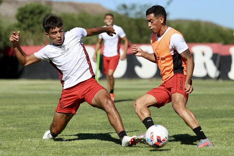 Juan Sforza (a la izquierda) será titular en el lugar de Pablo Pérez.