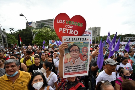 Simpatizantes de Petro durante el cierre de campaña en Cali.