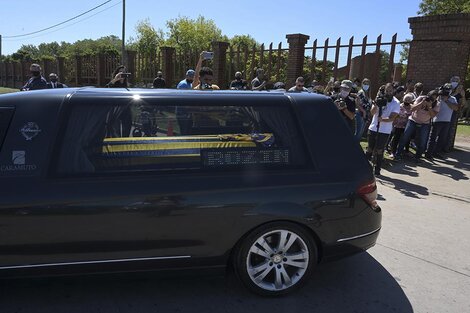 El momento en que el cortejo fúnebre arriba al Cementerio Israelita.