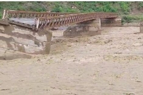 Los Toldos otra vez aislado porque el río Bermejo socavó el puente Bailey