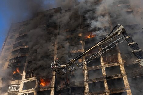 un edificio residencial de Kiev, destruido por la artilleria rusa. (Fuente: AFP)