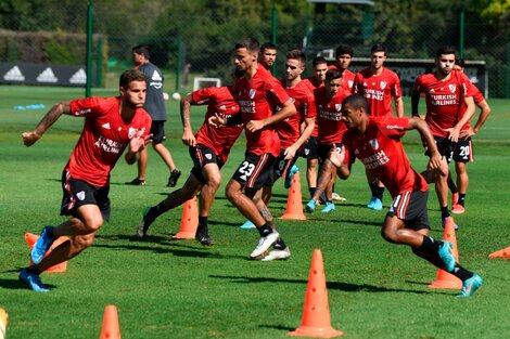 Trabajos físicos en espacios reducidos este miércoles en el River Camp (Fuente: Prensa River)