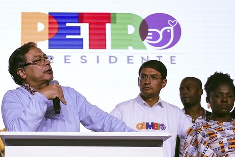 El candidato de la izquierda Gustavo Petro aparece como el favorito.