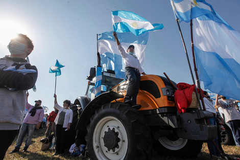 Una alternativa es la suba de las retenciones a las exportaciones del agro.