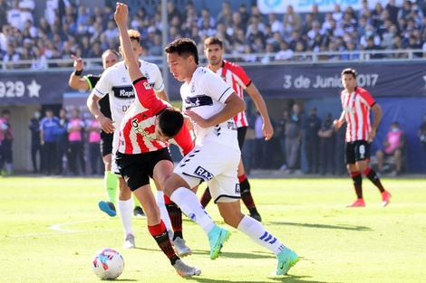 Gimnasia le empató a Estudiantes en la última pelota